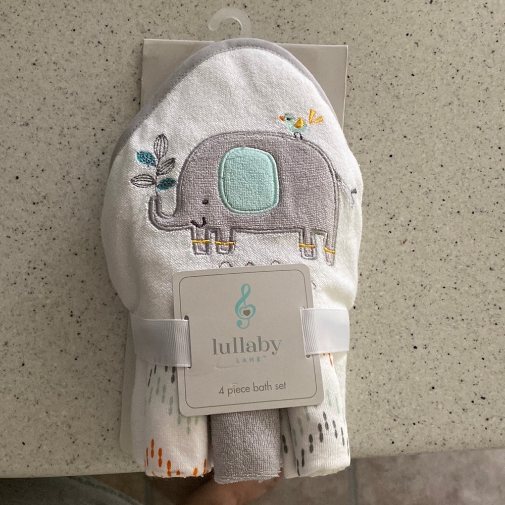 NWT hooded elephant towel 4 piece gift set.
